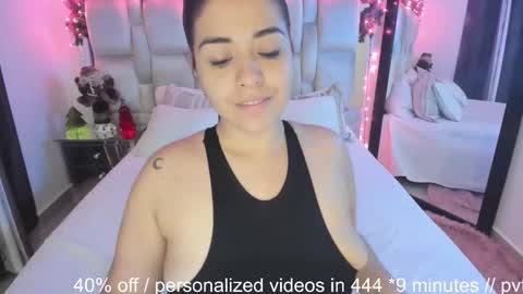 Snapshot of carolinafox_ chatting on December 2, 2024, 3:04 am caroline online show from December 2, 2024, 3:04 am