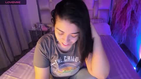 Snapshot of carolinafox_ chatting on October 22, 2025, 4:35 am caroline online show from October 22, 2025, 4:35 am