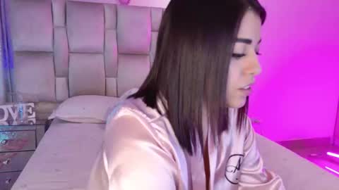 caroline online show from November 30, 2025, 4:49 am