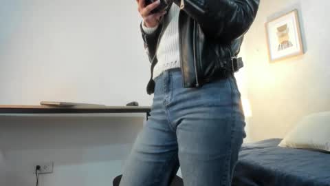  Caroline  online show from February 10, 2026, 10:41 am