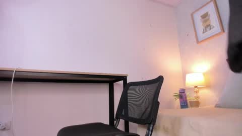  Caroline  online show from May 13, 2026, 11:29 am