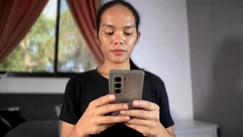 caroline_east online show from April 18, 2026, 6:50 am