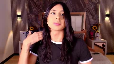 caroline_foster1 online show from March 26, 2026, 12:11 pm