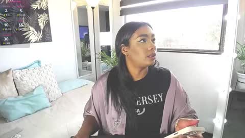 C A R O L I N E online show from February 11, 2025, 12:48 pm