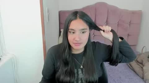 caroline_rodriguez_9 online show from October 4, 2025, 7:34 pm