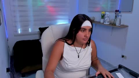 caroline_rodriguez_9 online show from February 27, 2026, 7:47 pm