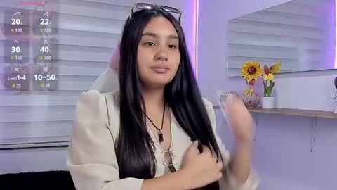 caroline_rodriguez_9 online show from May 20, 2026, 7:09 pm