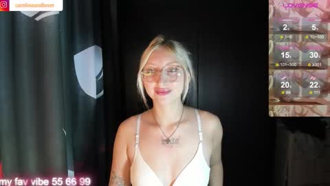 Snapshot of carolineandlover chatting on October 27, 2025, 11:25 am Caroline and Lover online show from October 27, 2025, 11:25 am