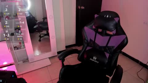 CarolineeGarcia online show from November 28, 2025, 7:55 am