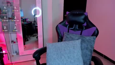 Snapshot of carolineegarcia chatting on February 25, 2026, 3:32 pm CarolineeGarcia online show from February 25, 2026, 3:32 pm