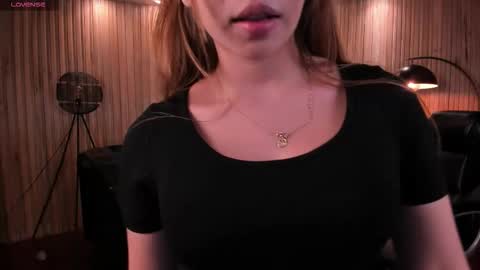 Caro online show from November 28, 2025, 10:40 am