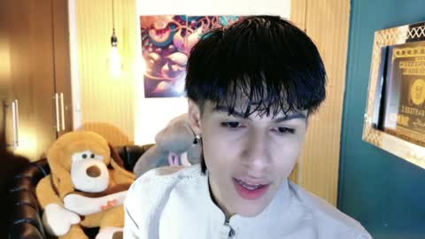 carolinejesh online show from May 14, 2026, 10:44 am