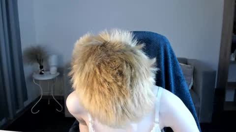 Snapshot of carolinerichter chatting on September 21, 2025, 2:24 am CarolineRichter online show from September 21, 2025, 2:24 am