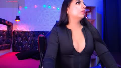 Snapshot of carolinescoth_dl chatting on February 9, 2025, 5:54 pm Caroline Scoth online show from February 9, 2025, 5:54 pm