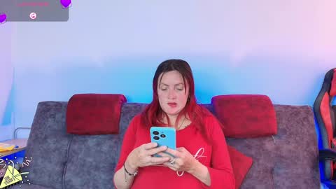 Carolinhe  online show from September 11, 2025, 9:37 pm