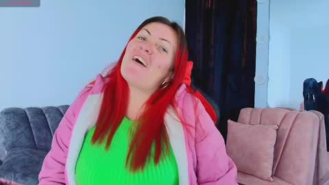 Carolinhe  online show from October 3, 2025, 8:17 pm