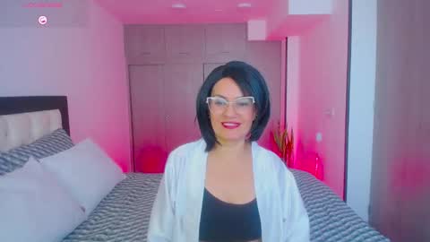 Snapshot of carolinnefiotti chatting on September 22, 2025, 1:24 pm CarolinneFiotti online show from September 22, 2025, 1:24 pm