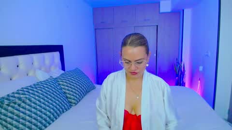 Snapshot of carolinnefiotti chatting on September 25, 2025, 1:48 pm CarolinneFiotti online show from September 25, 2025, 1:48 pm