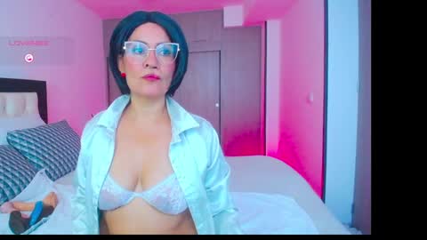 Snapshot of carolinnefiotti chatting on September 30, 2025, 3:39 pm CarolinneFiotti online show from September 30, 2025, 3:39 pm