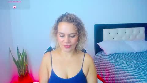 Snapshot of carolinnefiotti chatting on October 20, 2025, 2:28 pm CarolinneFiotti online show from October 20, 2025, 2:28 pm