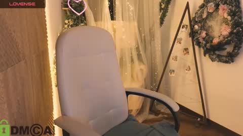 caroll_li online show from January 15, 2026, 8:23 pm