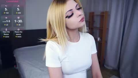 Hello everyone Im Monica Its my first day Were going to have fun together  online show from October 12, 2025, 8:08 pm