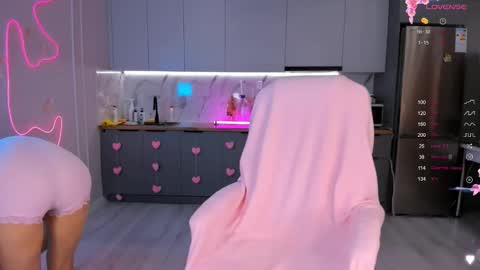 Snapshot of carpe_diemmm chatting on October 21, 2025, 2:23 am Yummi online show from October 21, 2025, 2:23 am