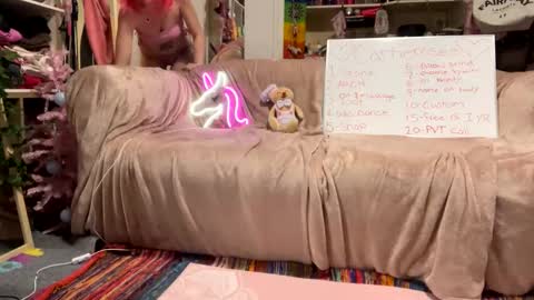 cartierosee online show from December 2, 2024, 5:37 am