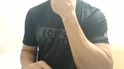 Snapshot of cashmastermuscle77 chatting on January 3, 2025, 11:35 am cashmastermuscle77 online show from January 3, 2025, 11:35 am