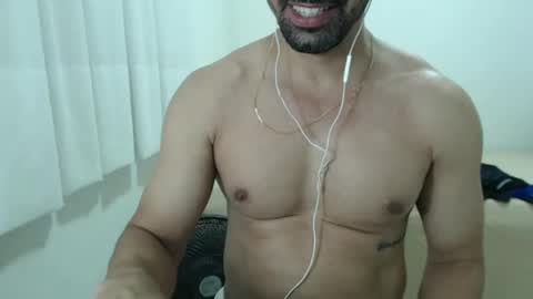 Snapshot of cashmastermuscle77 chatting on February 6, 2025, 1:49 am cashmastermuscle77 online show from February 6, 2025, 1:49 am