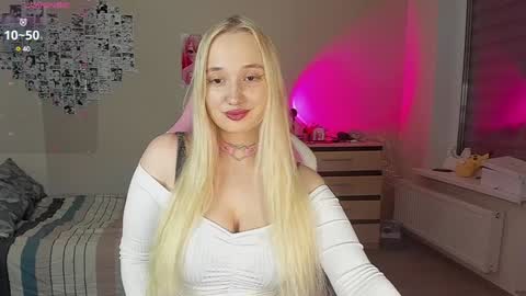 Snapshot of cassie_rosss chatting on February 4, 2025, 12:08 am Cassie Rosss online show from February 4, 2025, 12:08 am
