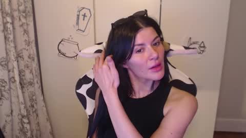 Snapshot of cassiealvarez chatting on October 5, 2025, 12:09 am cassiealvarez online show from October 5, 2025, 12:09 am