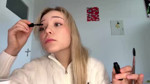 Snapshot of cassijent chatting on February 17, 2026, 9:06 am Olivia online show from February 17, 2026, 9:06 am