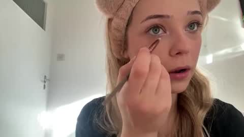 Olivia online show from March 17, 2026, 3:48 pm