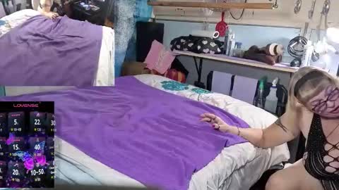 castrated julie online show from November 29, 2025, 1:41 am