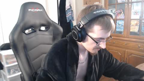 Snapshot of casuallycorrupt chatting on October 31, 2025, 12:11 am casuallycorrupt online show from October 31, 2025, 12:11 am