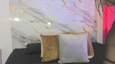 cata_gil1 online show from November 21, 2025, 7:01 pm