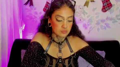 Snapshot of cata_greenn chatting on December 16, 2024, 10:45 pm Cata green model independient online show from December 16, 2024, 10:45 pm