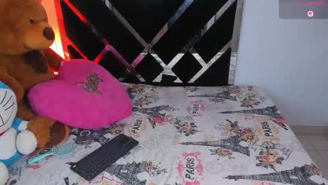 Catalina  online show from November 20, 2025, 9:03 pm