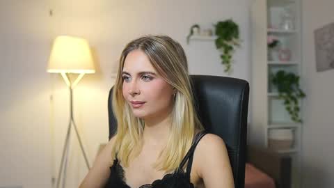 catecrago  online show from December 5, 2025, 9:18 am