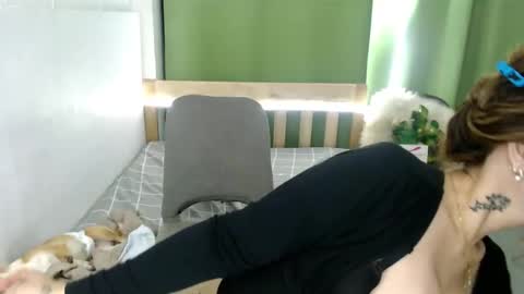 Snapshot of cathalea_toni chatting on February 8, 2026, 1:31 am red online show from February 8, 2026, 1:31 am