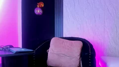  Catherine  online show from November 7, 2025, 11:54 am