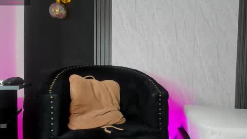  Catherine  online show from November 10, 2025, 12:04 pm