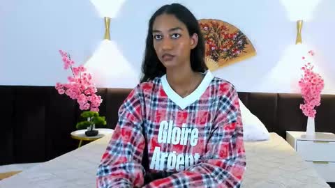 Snapshot of catherineedwards chatting on November 5, 2025, 2:50 pm Catherine online show from November 5, 2025, 2:50 pm