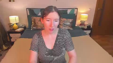 Catrin online show from December 18, 2025, 7:58 am