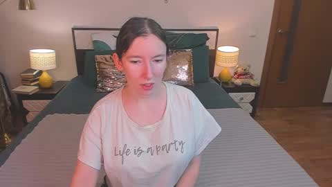 Snapshot of catherinewalls chatting on February 1, 2026, 4:00 am Catrin online show from February 1, 2026, 4:00 am