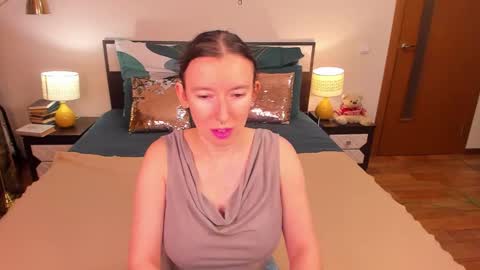 Snapshot of catherinewalls chatting on February 8, 2026, 3:43 am Catrin online show from February 8, 2026, 3:43 am