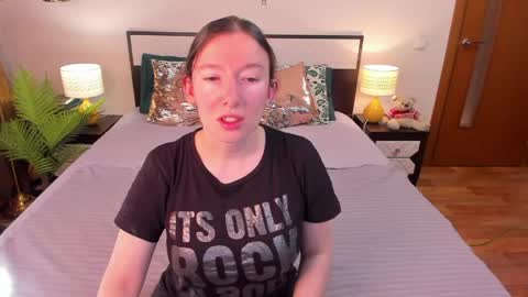 Snapshot of catherinewalls chatting on May 6, 2026, 5:03 am Catrin online show from May 6, 2026, 5:03 am