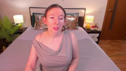 Snapshot of catherinewalls chatting on May 9, 2026, 4:17 am Catrin online show from May 9, 2026, 4:17 am