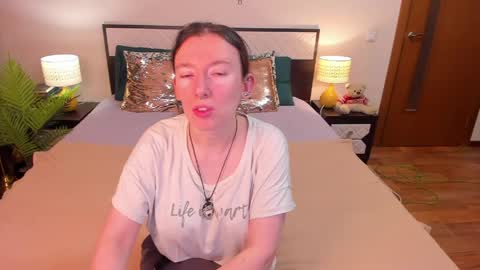 Snapshot of catherinewalls chatting on May 12, 2026, 4:53 am Catrin online show from May 12, 2026, 4:53 am